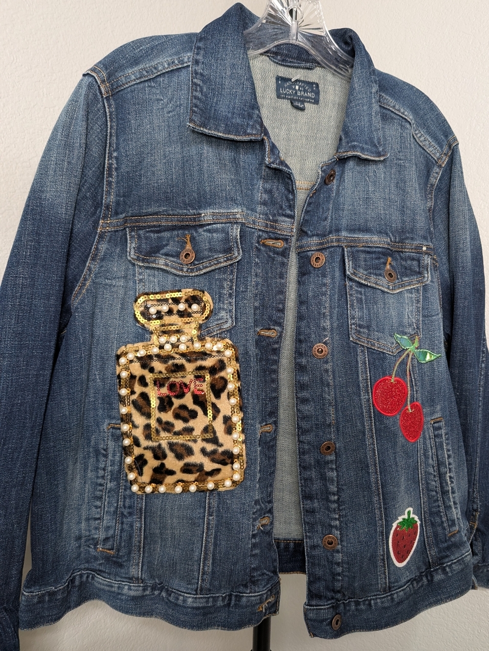 Lucky Brand Women's Blue Denim Jacket with Embroidered Patches - Picture 4 of 5